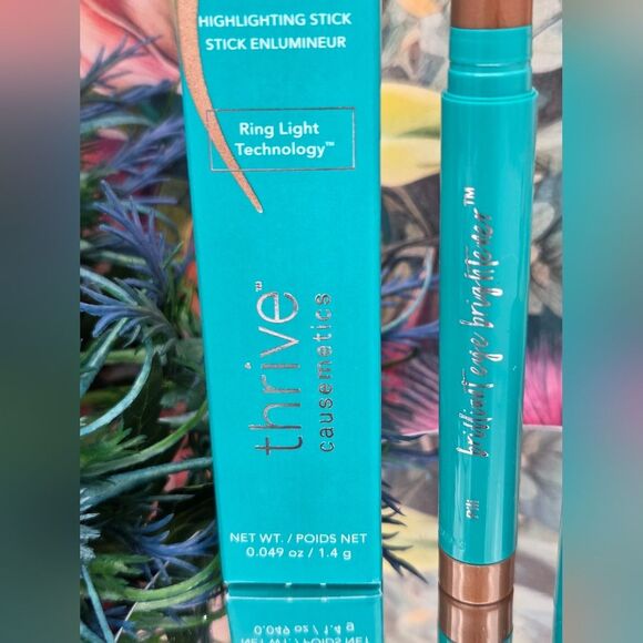 Thrive Causemetics Brilliant Eye Brightener Stick - Pili (Cool Gold Shimmer) NEW - Picture 3 of 10